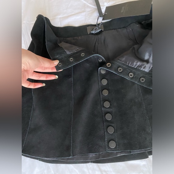 Zara Leather Suede Mid rise Mini Skirt STEVEN MEISEL Black button M NWT $230 - Picture 16 of 16